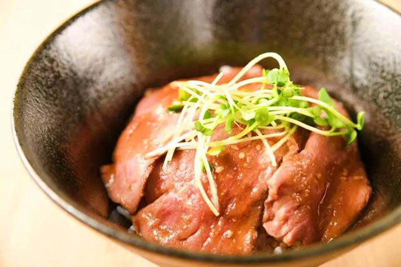ローストビーフ丼